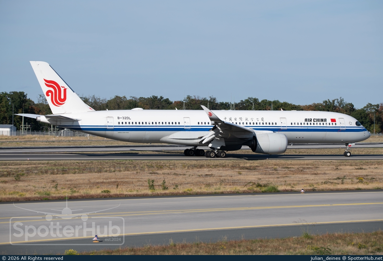 Photo of B-32DL - Airbus A350-941 operated by Air China