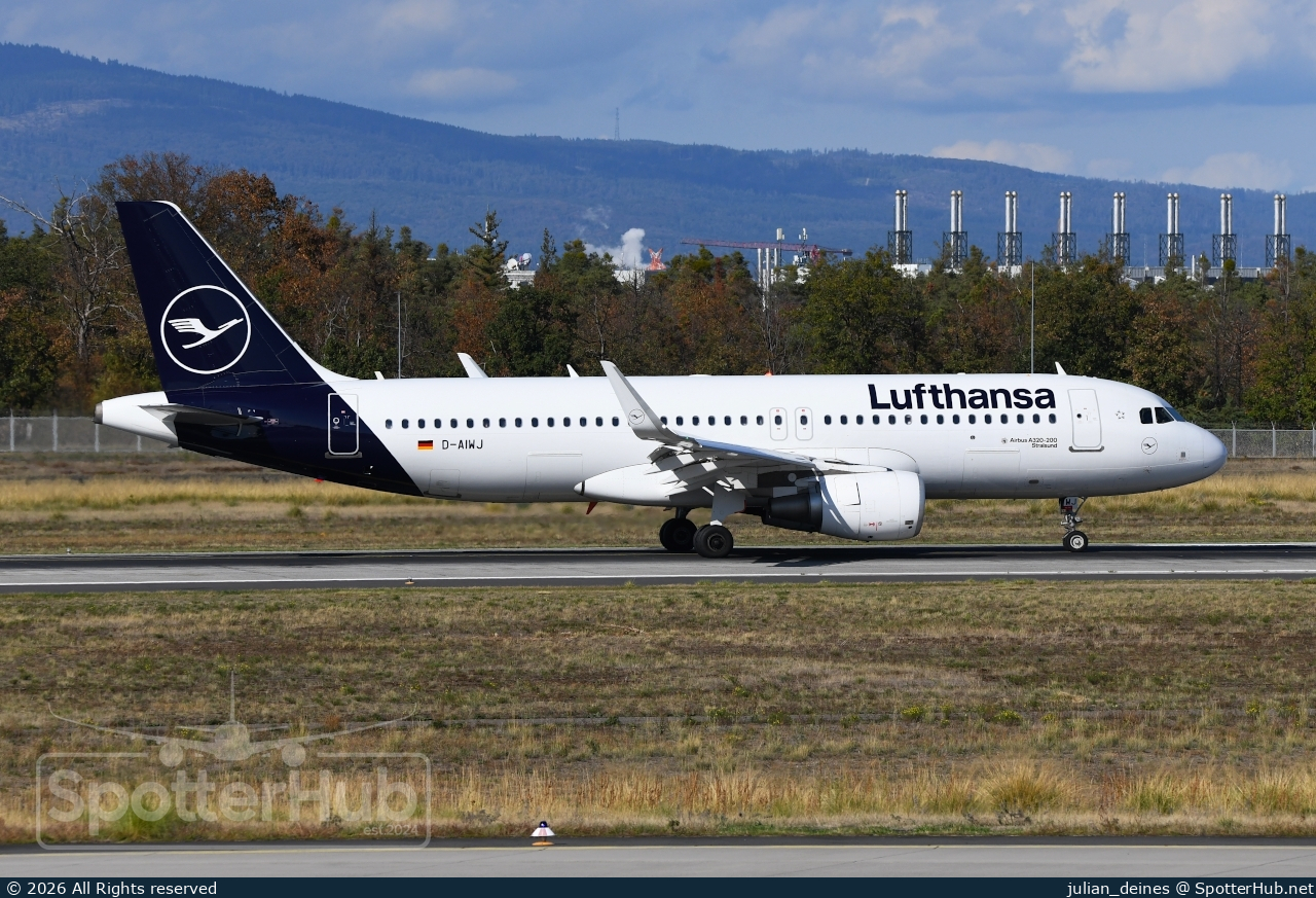 Photo of D-AIWJ - Airbus A320-214 operated by Lufthansa