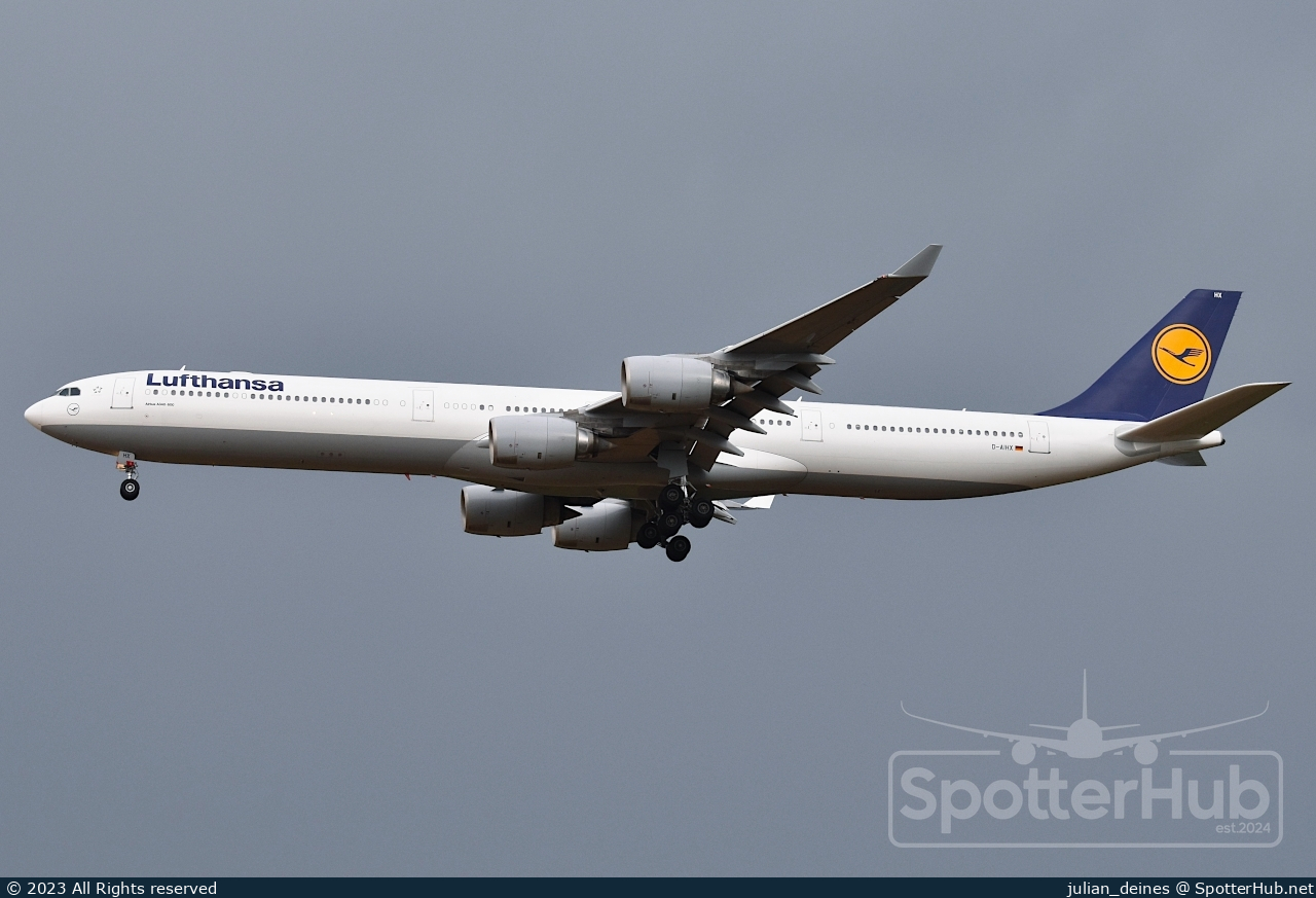 Photo of D-AIHX - Airbus A340-642 operated by Lufthansa
