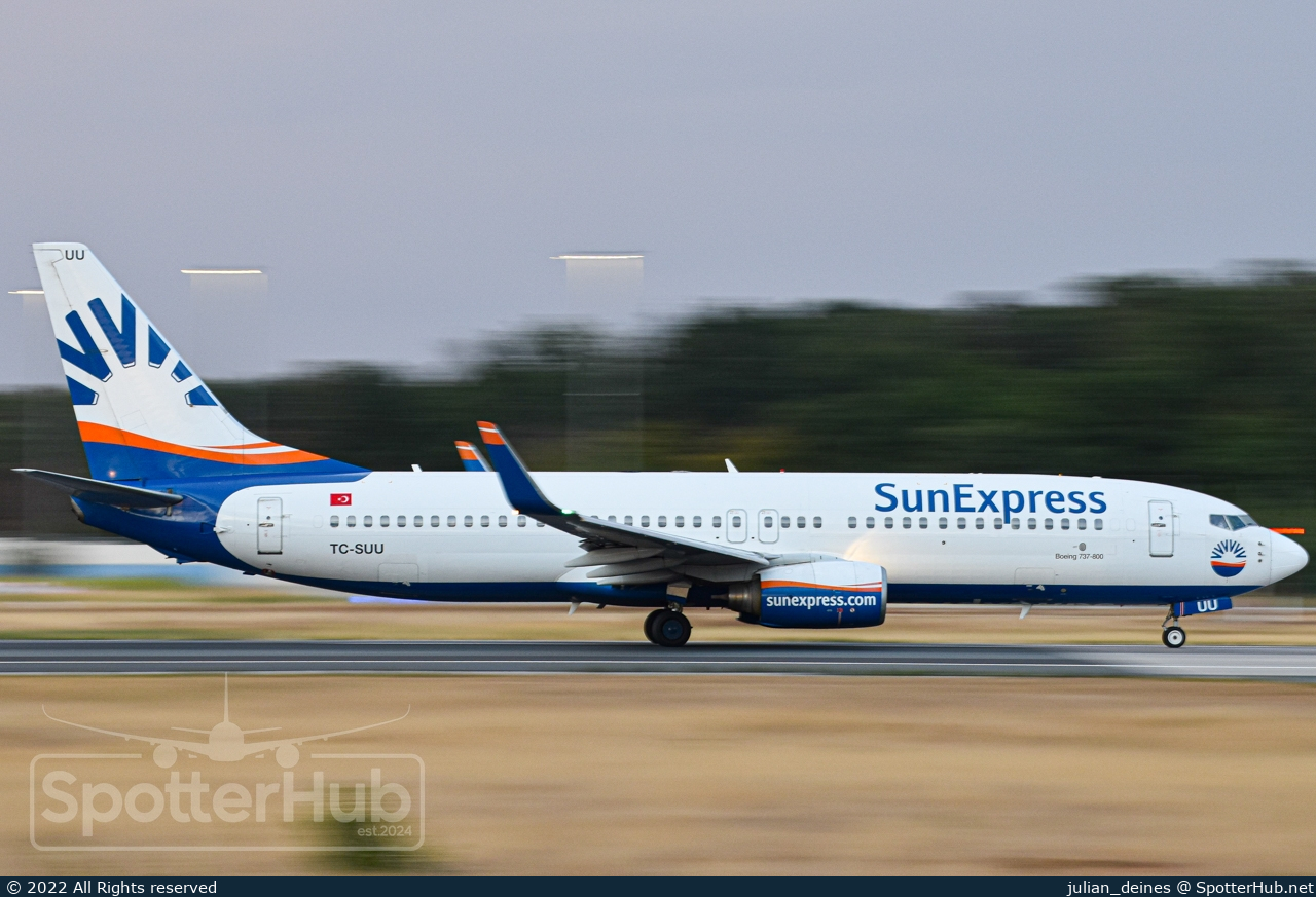 Photo of TC-SUU - Boeing 737-86Q operated by SunExpress
