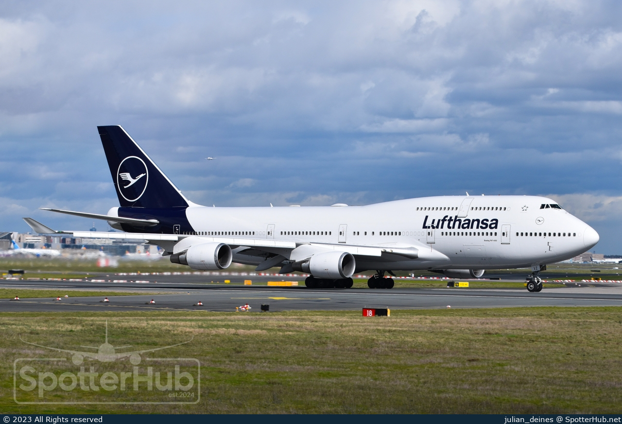 Photo of D-ABVZ - Boeing 747-430 operated by Lufthansa
