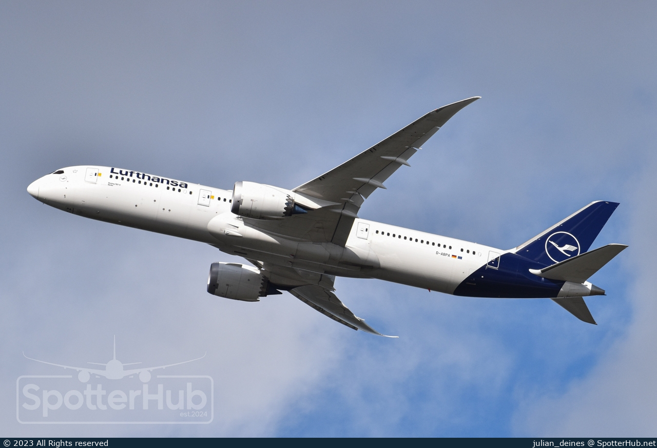 Photo of D-ABPA - Boeing 787-9 Dreamliner operated by Lufthansa