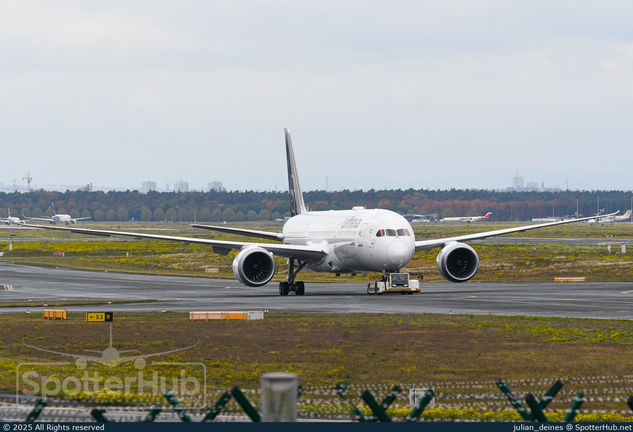 Photo of D-ABPF - Boeing 787-9 Dreamliner operated by Lufthansa