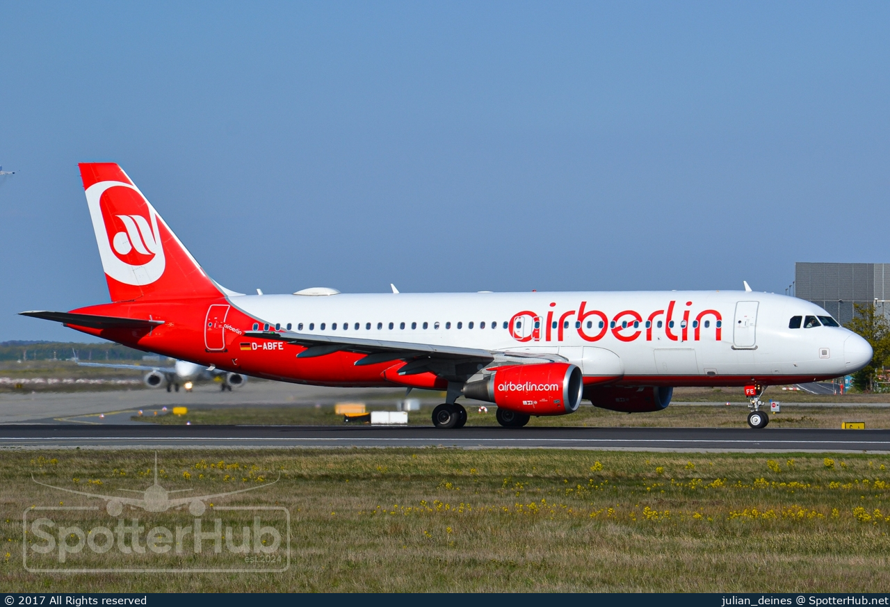 Photo of D-ABFE - Airbus A320-214 operated by Air Berlin