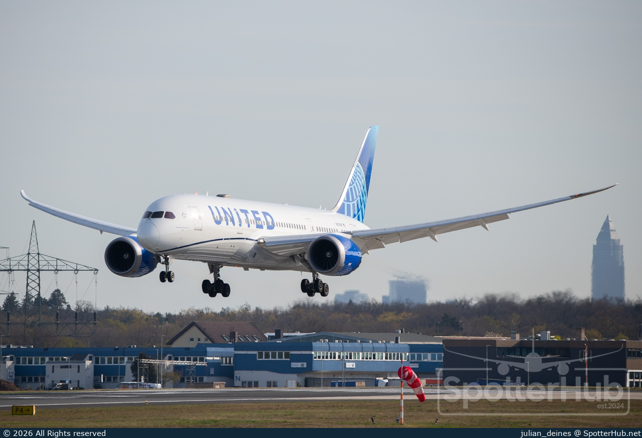 Photo of N27908 - Boeing 787-8 Dreamliner operated by United Airlines