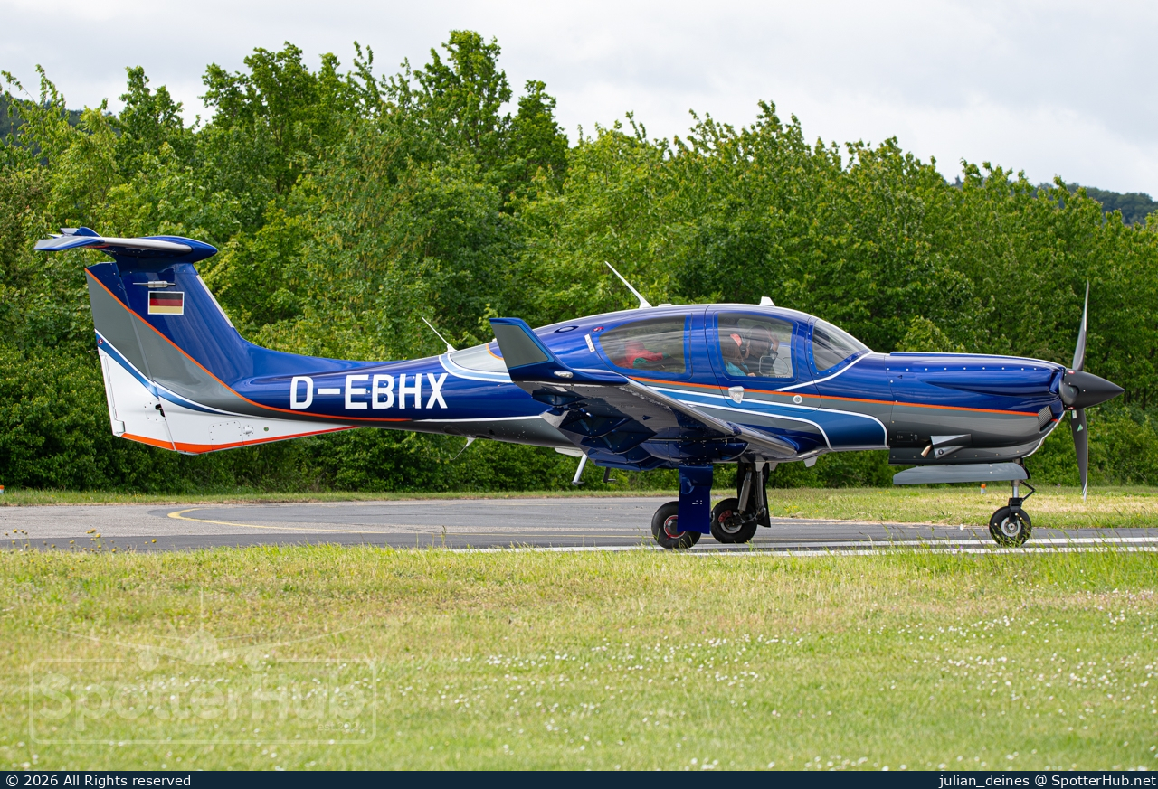 Photo of D-EBHX - Diamond DA50 RG operated by Private