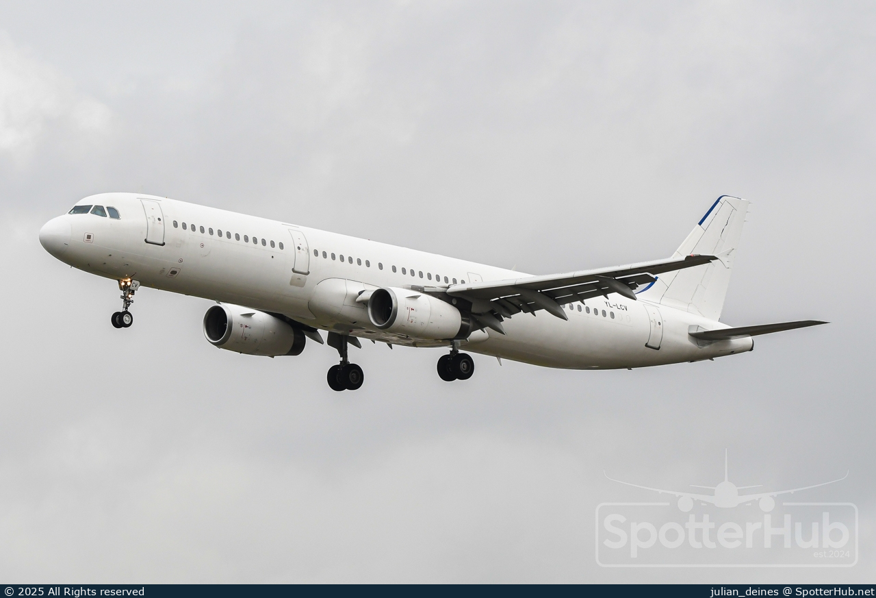 Photo of YL-LCV - Airbus A321-231 operated by SmartLynx Airlines