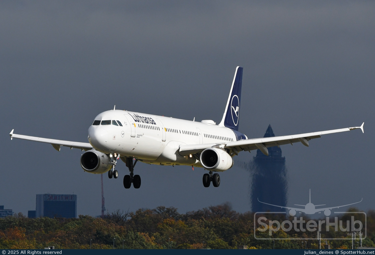Photo of D-AIDB - Airbus A321-231 operated by Lufthansa