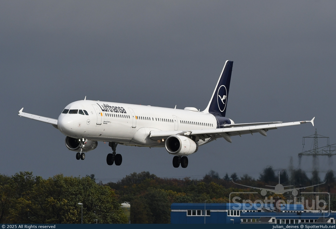 Photo of D-AIDJ - Airbus A321-231 operated by Lufthansa