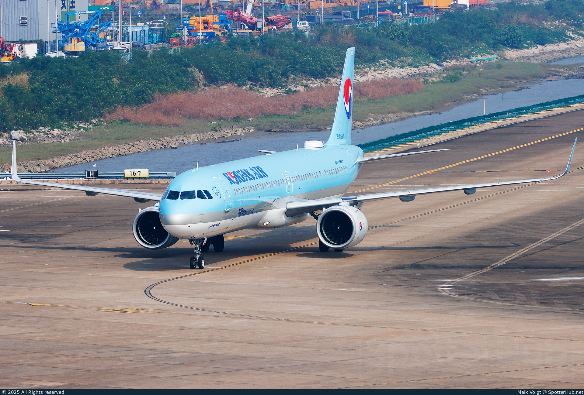 Photo of HL8557 - Airbus A321-272NX operated by Korean Air