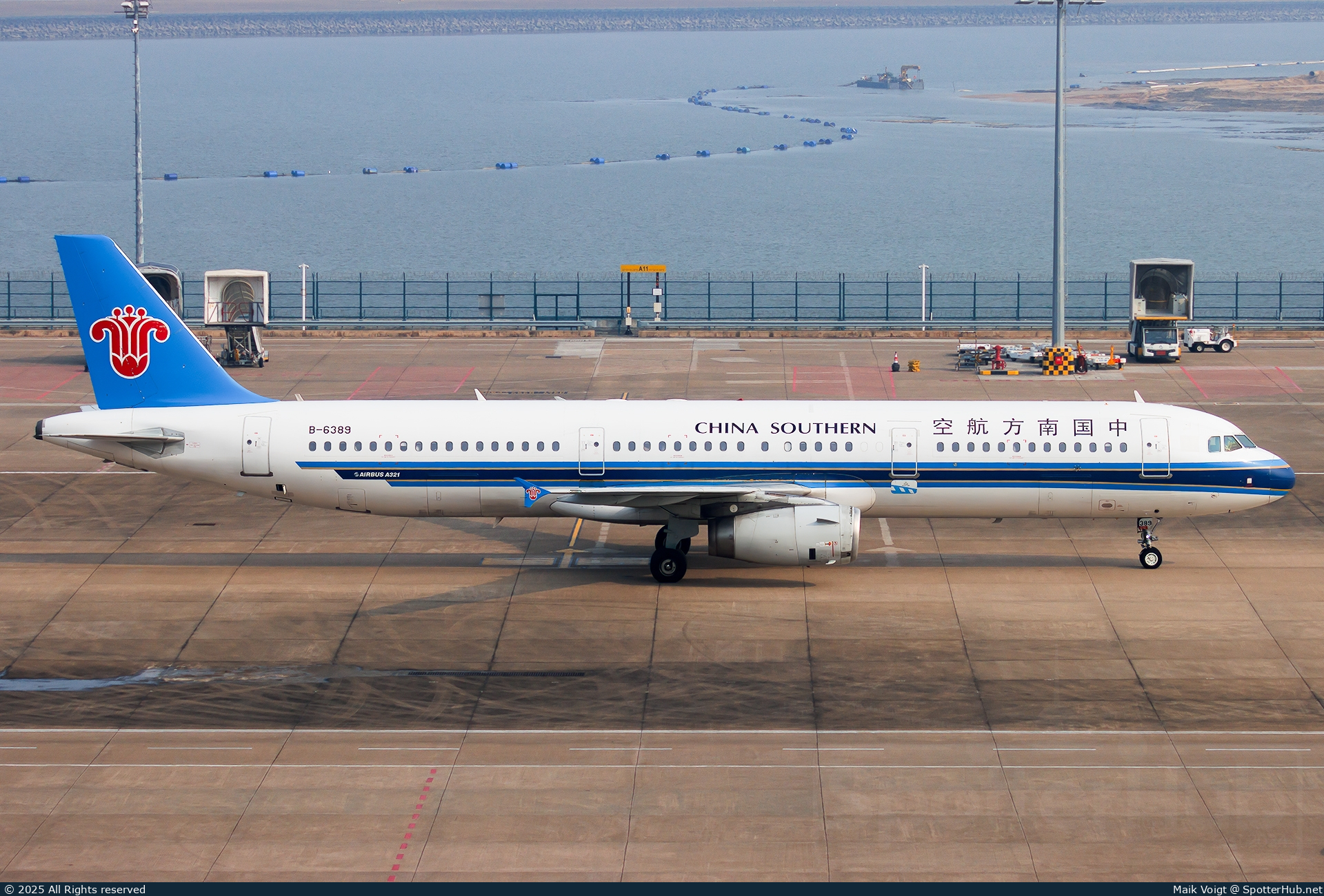 Photo of B-6389 - Airbus A321-231 operated by China Southern Airlines