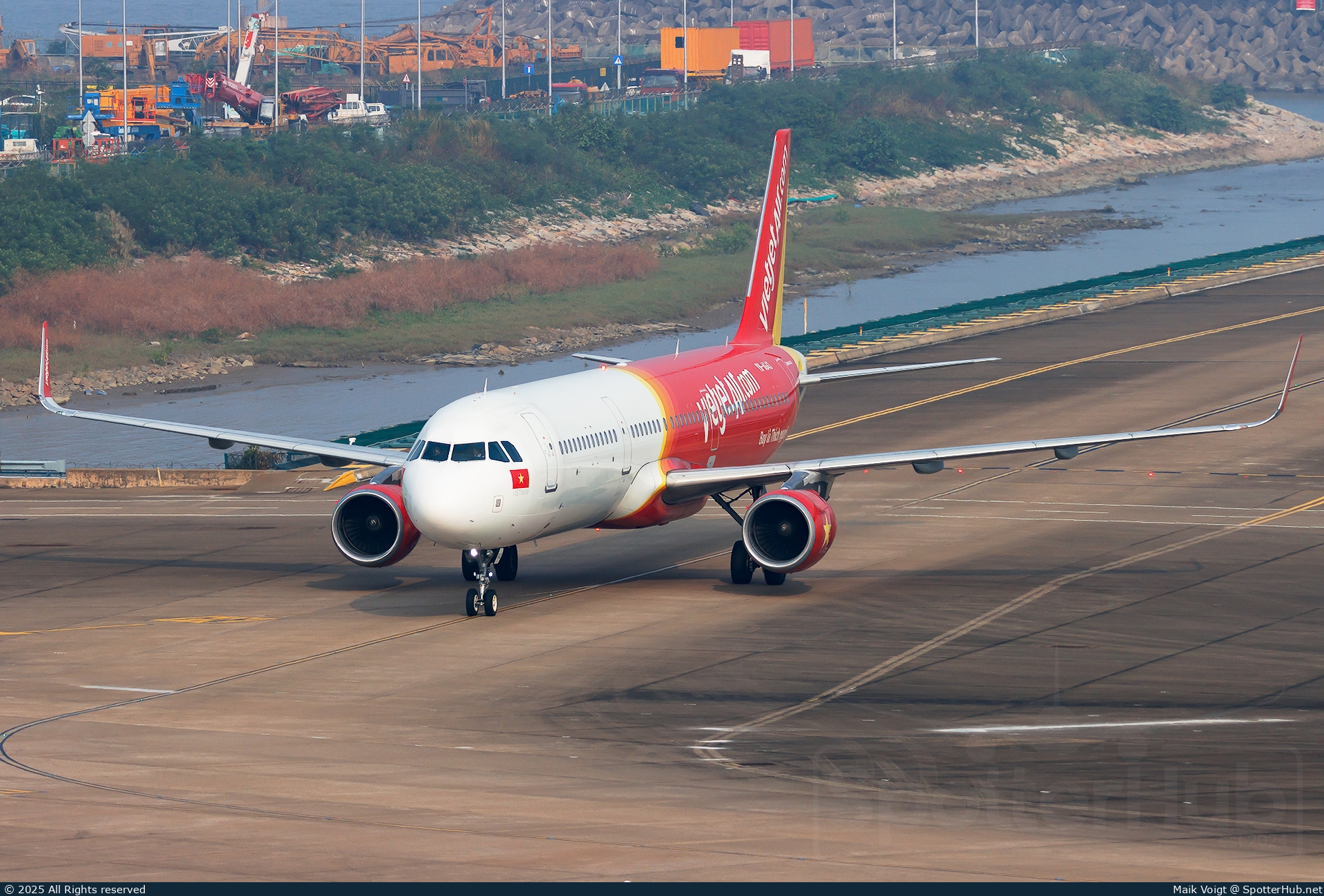 Photo of VN-A643 - Airbus A321-231 operated by VietJet Air