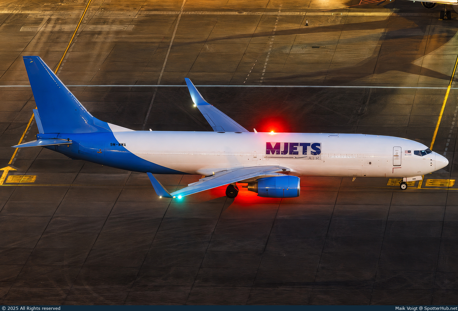 Photo of 9M-WWA - Boeing 737-86N(BCF) operated by MJets Air