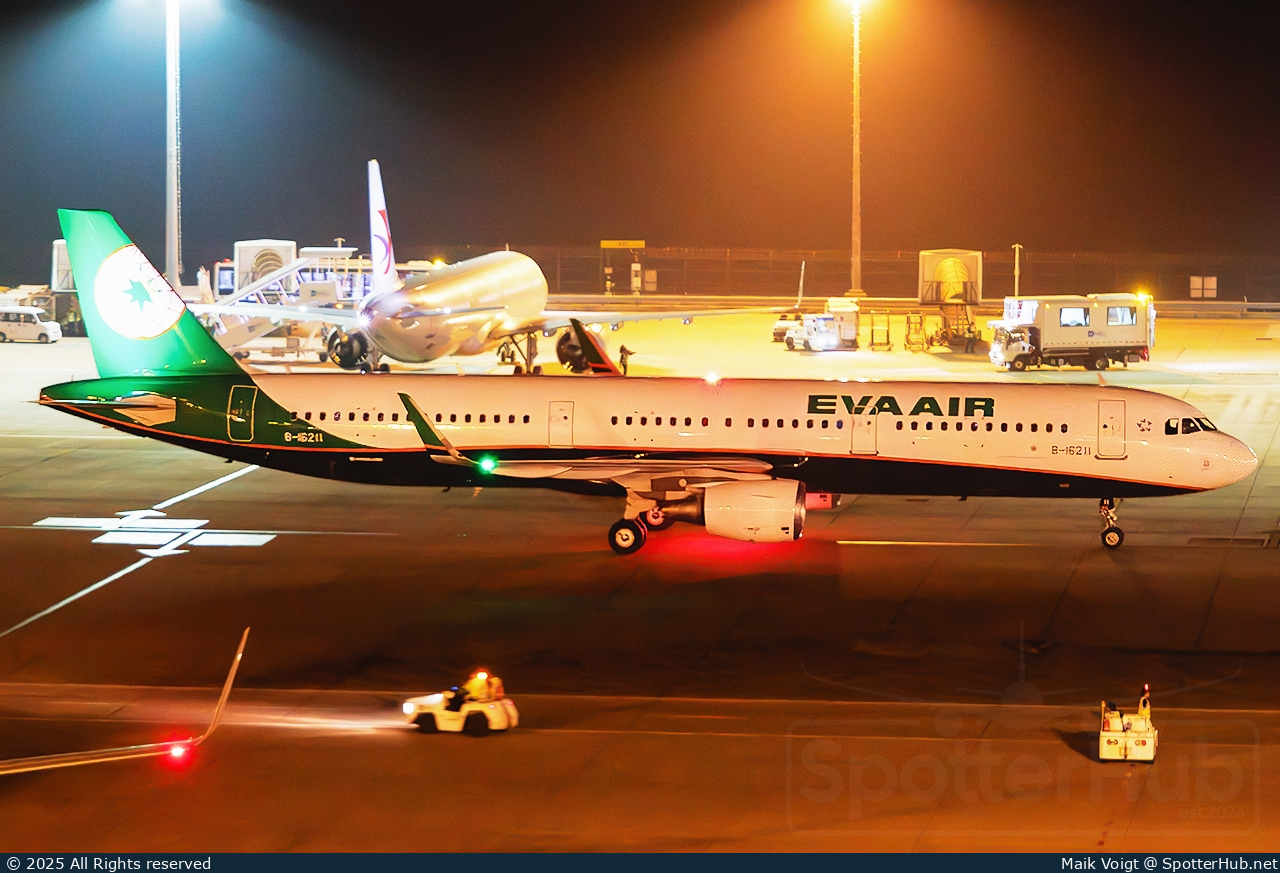 Photo of B-16211 - Airbus A321-211 operated by EVA Air