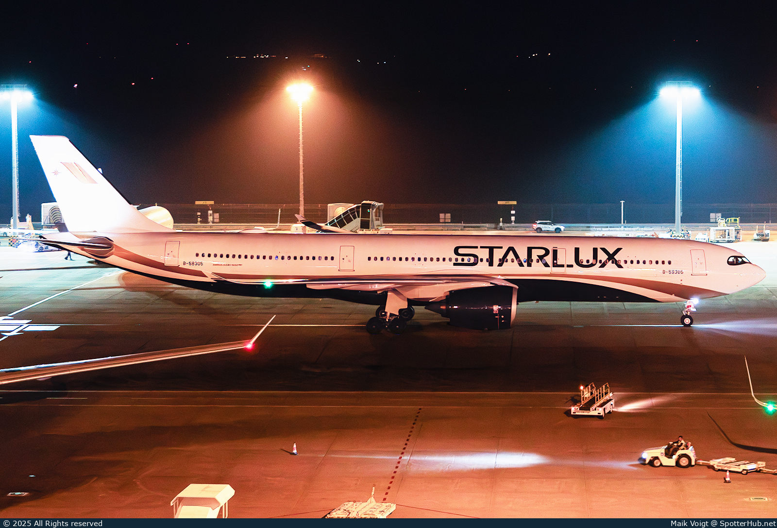 Photo of B-58305 - Airbus A330-941 operated by Starlux