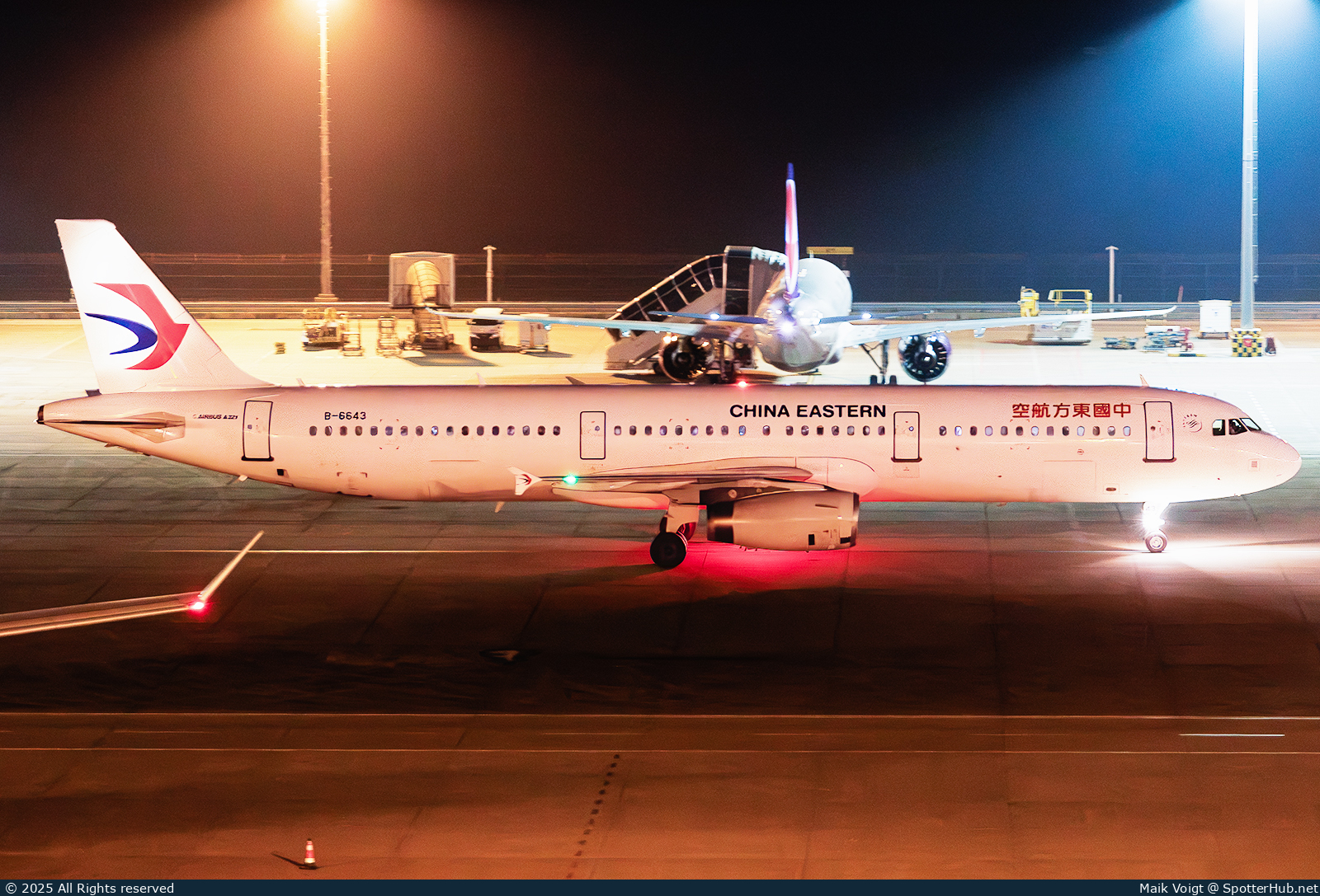 Photo of B-6643 - Airbus A321-231 operated by China Eastern Airlines