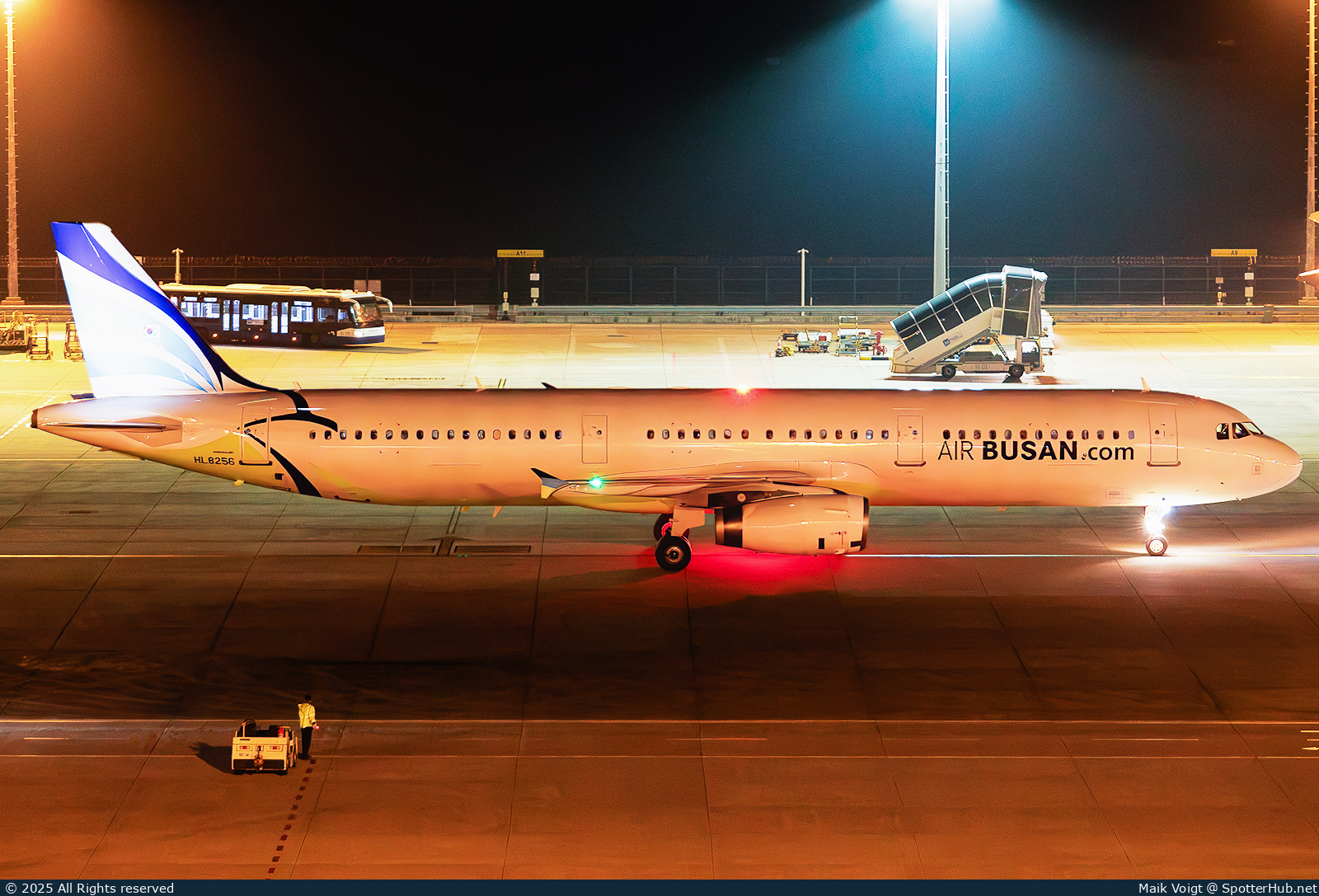 Photo of HL8256 - Airbus A321-231 operated by Air Busan