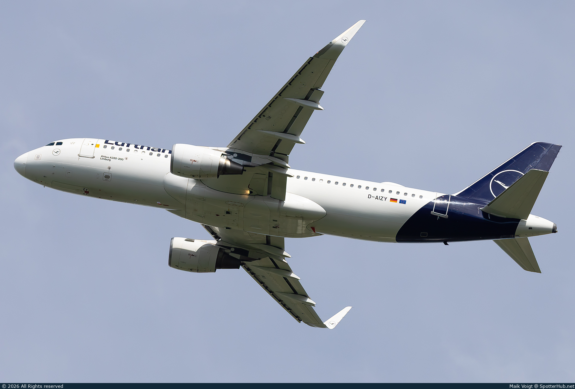 Photo of D-AIZY - Airbus A320-214 operated by Lufthansa