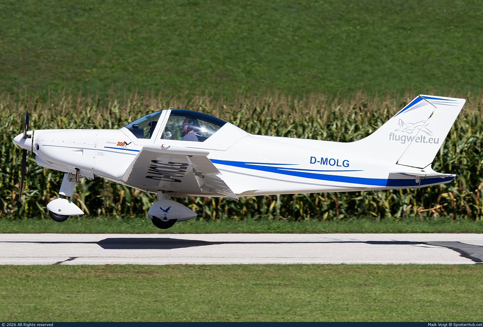 Photo of D-MOLG - Alpi Pioneer 300 Kite operated by A.M. Flugwelt