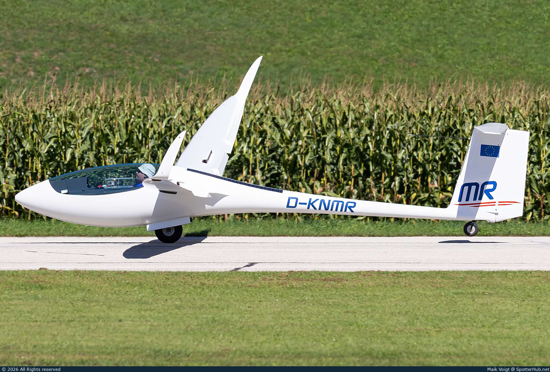Photo of D-KNMR - Schleicher AS 33 Es operated by Private