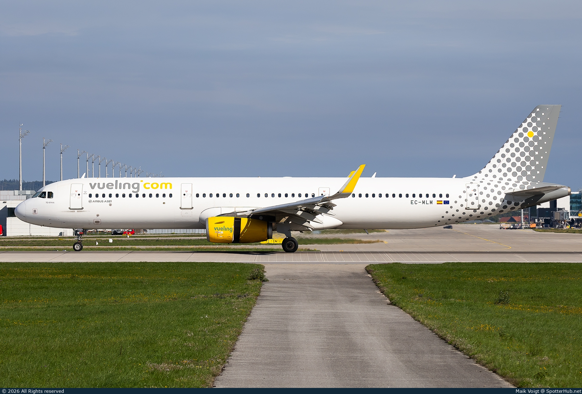 Photo of EC-MLM - Airbus A321-231 operated by Vueling