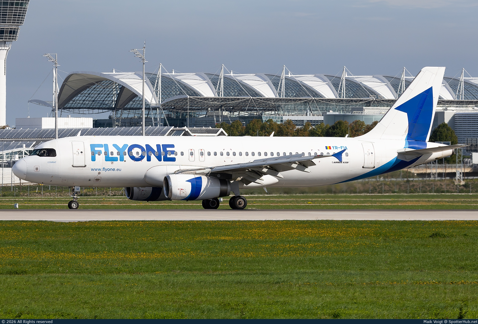 Photo of YR-FIA - Airbus A320-233 operated by FlyOne Romania