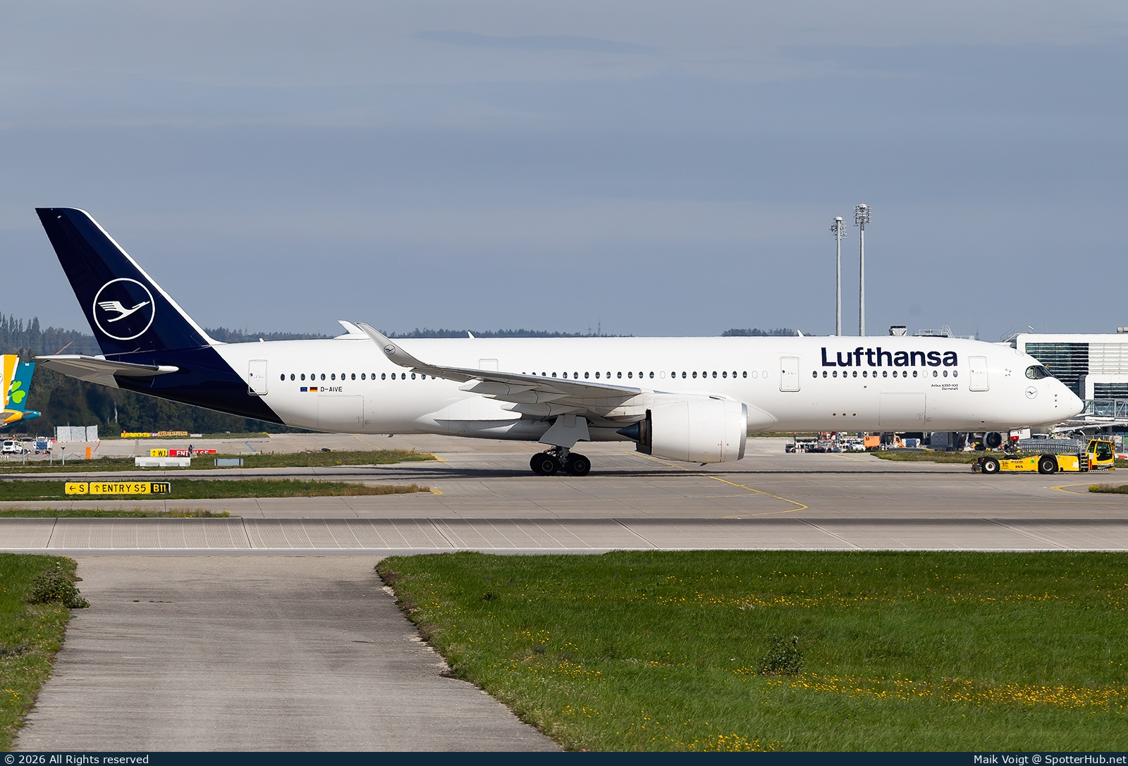 Photo of D-AIVE - Airbus A350-941 operated by Lufthansa