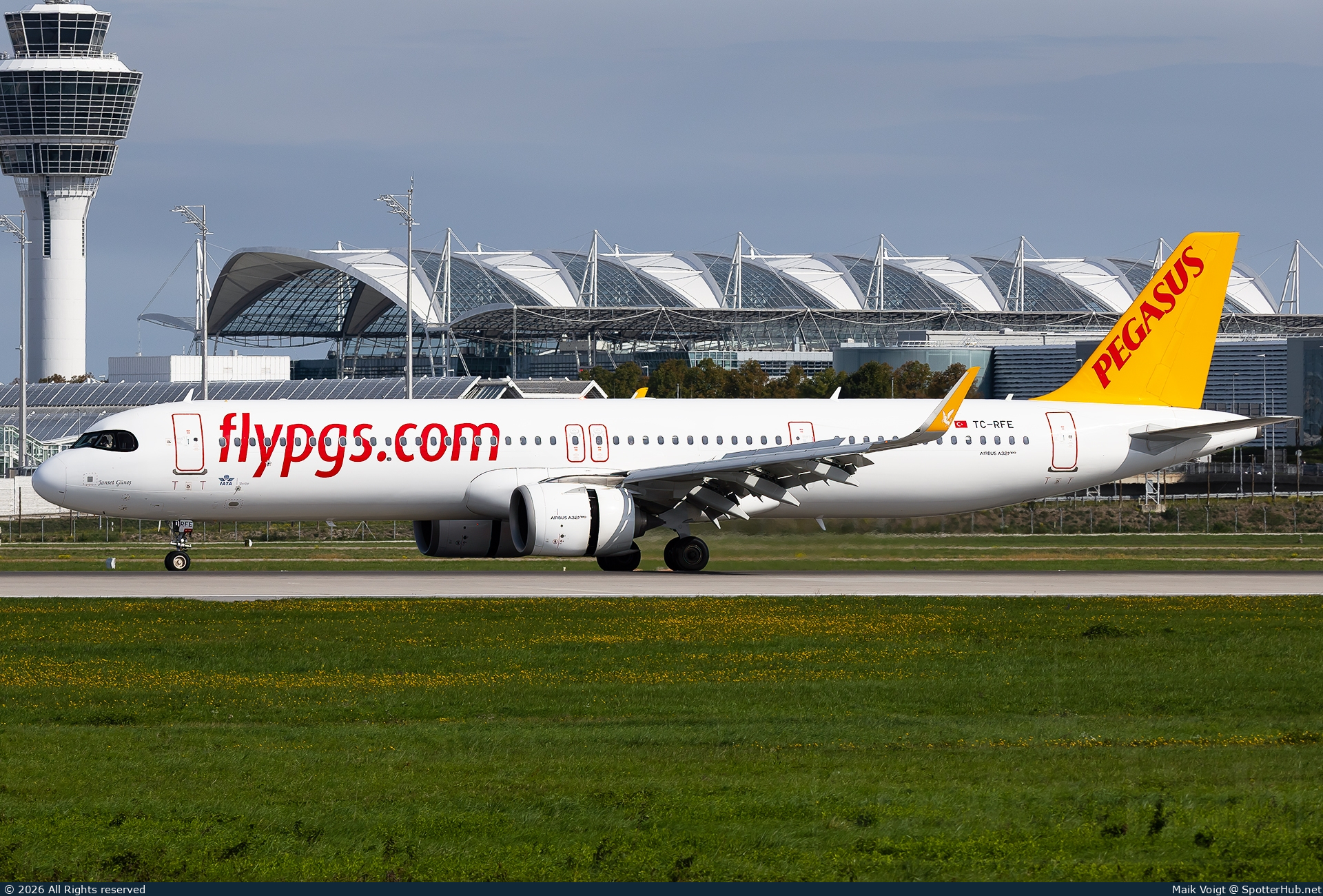 Photo of TC-RFE - Airbus A321-251NX operated by Pegasus Airlines