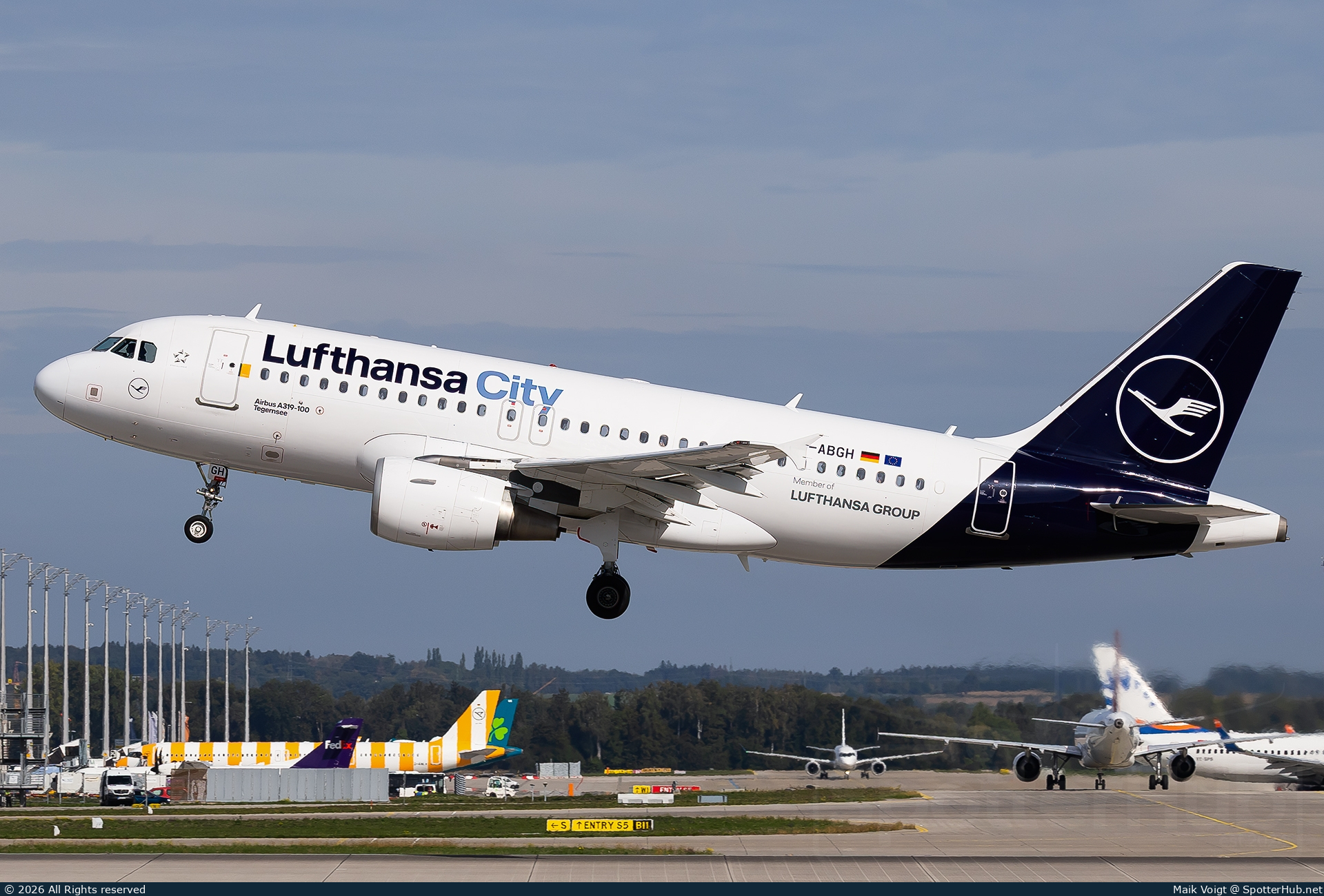 Photo of D-ABGH - Airbus A319-112 operated by Lufthansa City Airlines