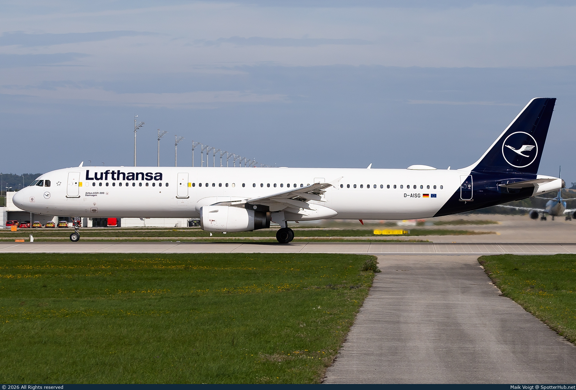 Photo of D-AISG - Airbus A321-231 operated by Lufthansa