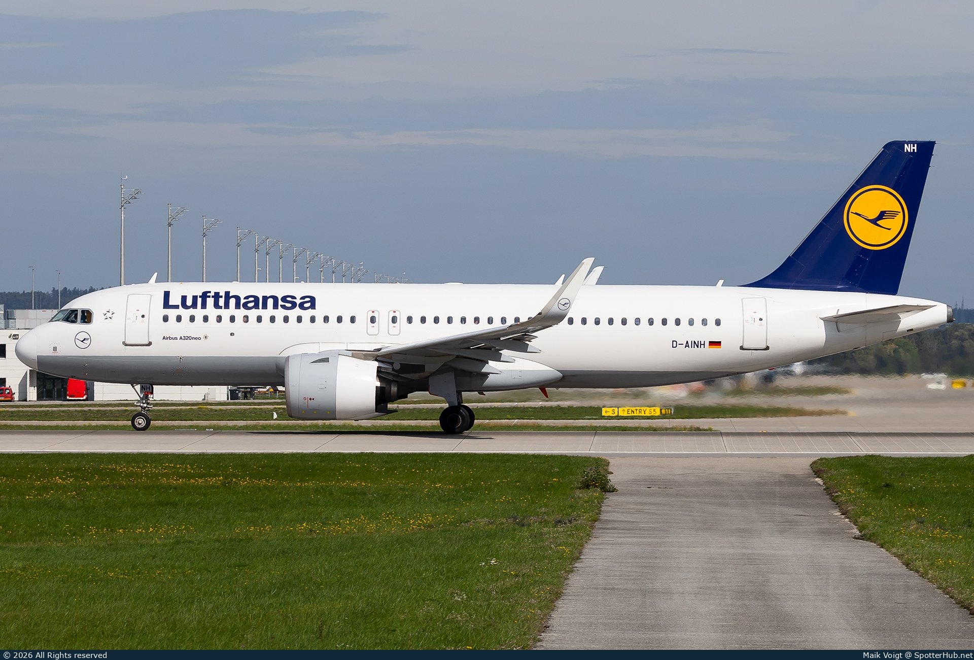 Photo of D-AINH - Airbus A320-271N operated by Lufthansa