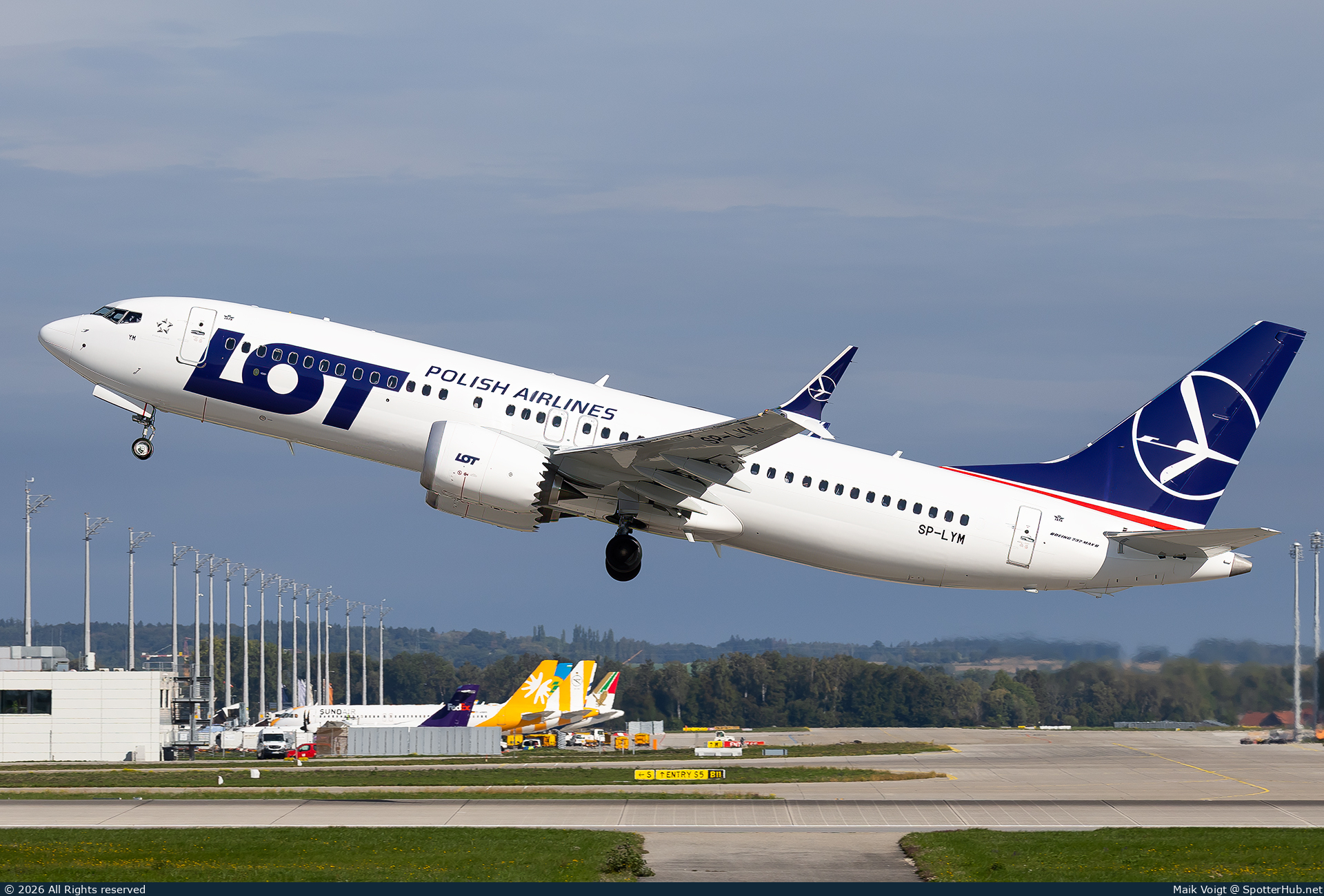 Photo of SP-LYM - Boeing 737 MAX 8 operated by LOT Polish Airlines