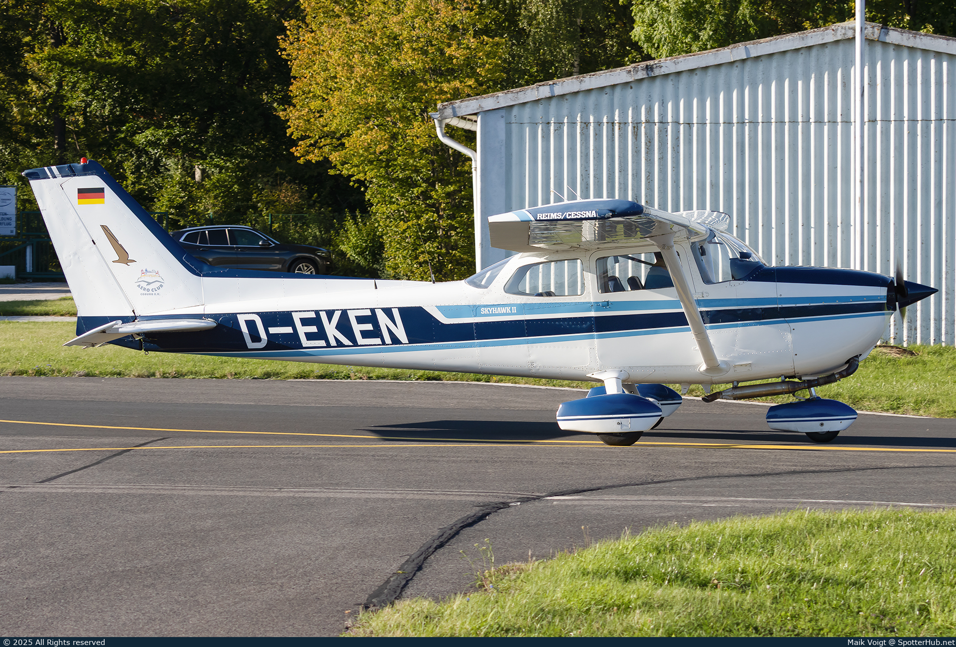 Photo of D-EKEN - Reims-Cessna F172N Skyhawk II operated by Aero-Club Coburg