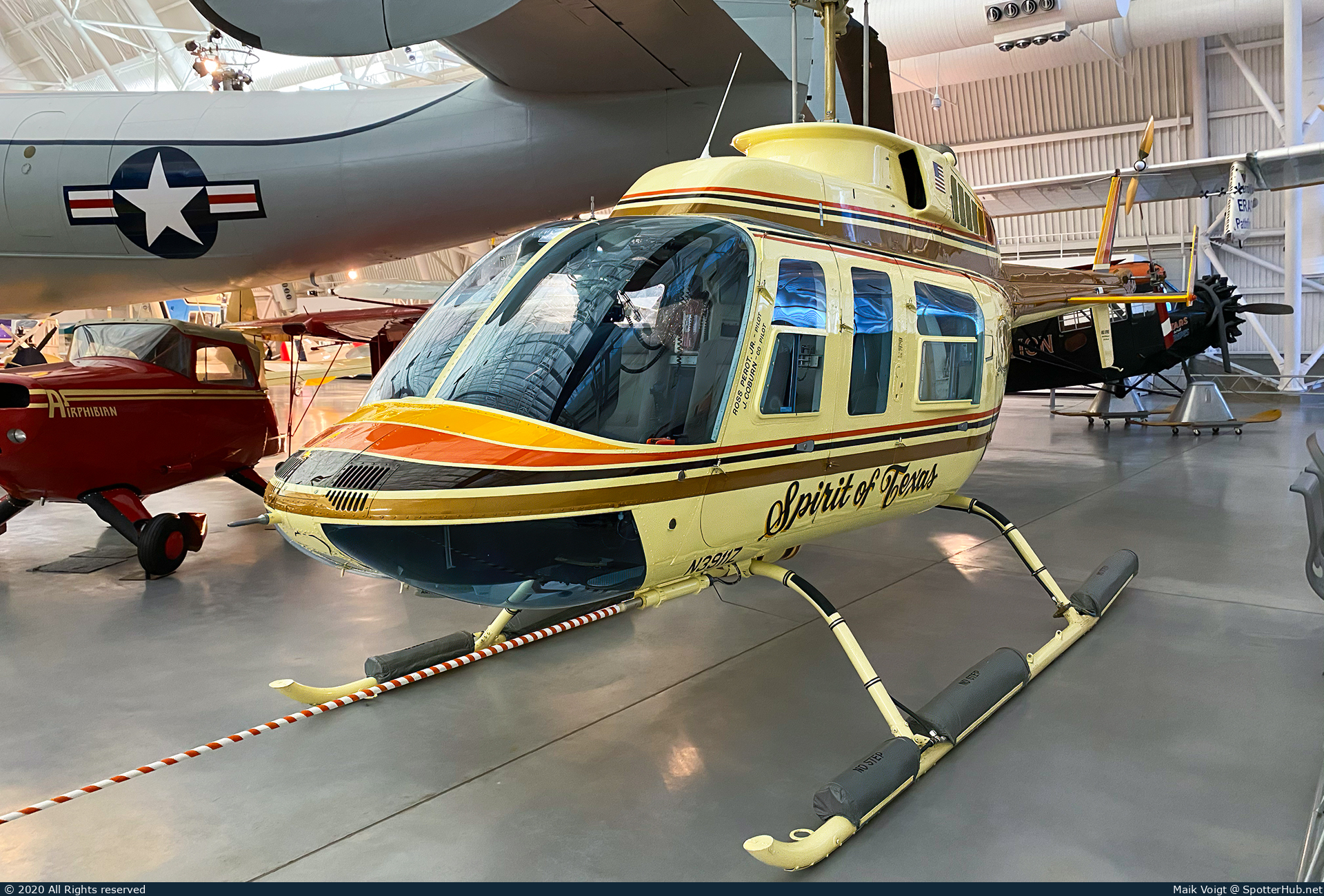 Photo of N3911Z - Bell 206L-1 LongRanger II operated by National Air and Space Museum