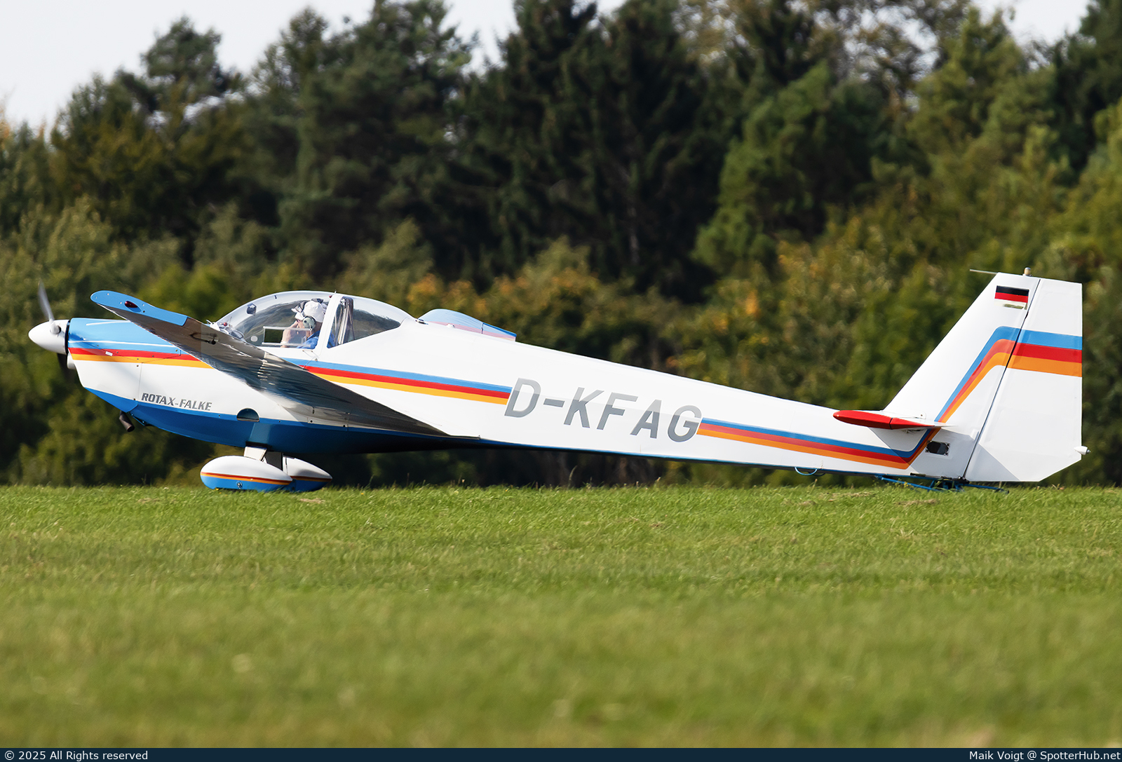 Photo of D-KFAG - Scheibe SF 25C Rotax-Falke operated by Landessegelflugschule Thüringen