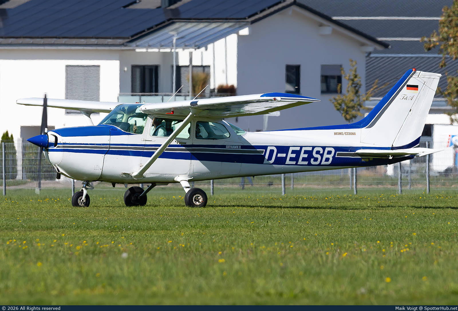 Photo of D-EESB - Cessna 172P Skyhawk II operated by Flugschule Michael Bergmann