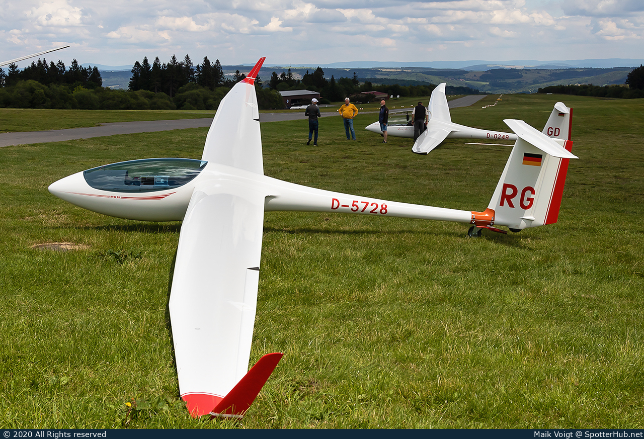 Photo of D-5728 - Schleicher ASW 28 operated by Private