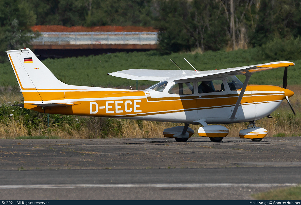 Photo of D-EECE - Reims-Cessna FR172J Reims Rocket operated by Private