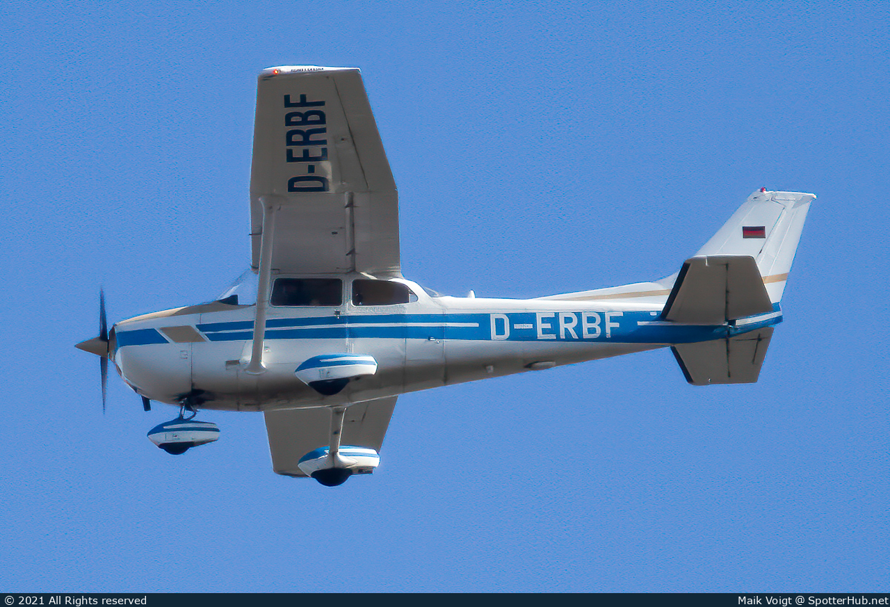 Photo of D-ERBF - Reims-Cessna F172N Skyhawk II operated by Red Baron Flying Club