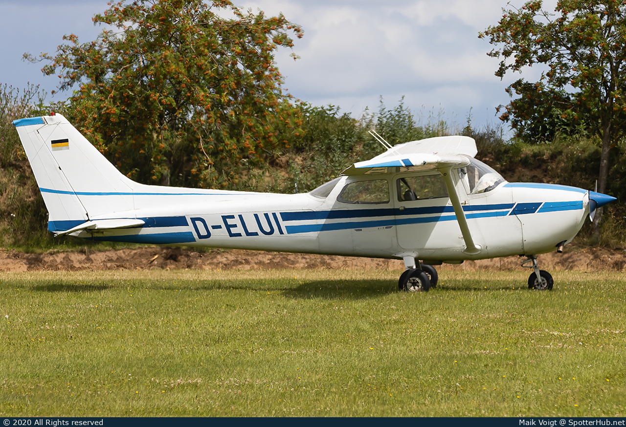 Photo of D-ELUI - Reims-Cessna F172N Skyhawk operated by Private
