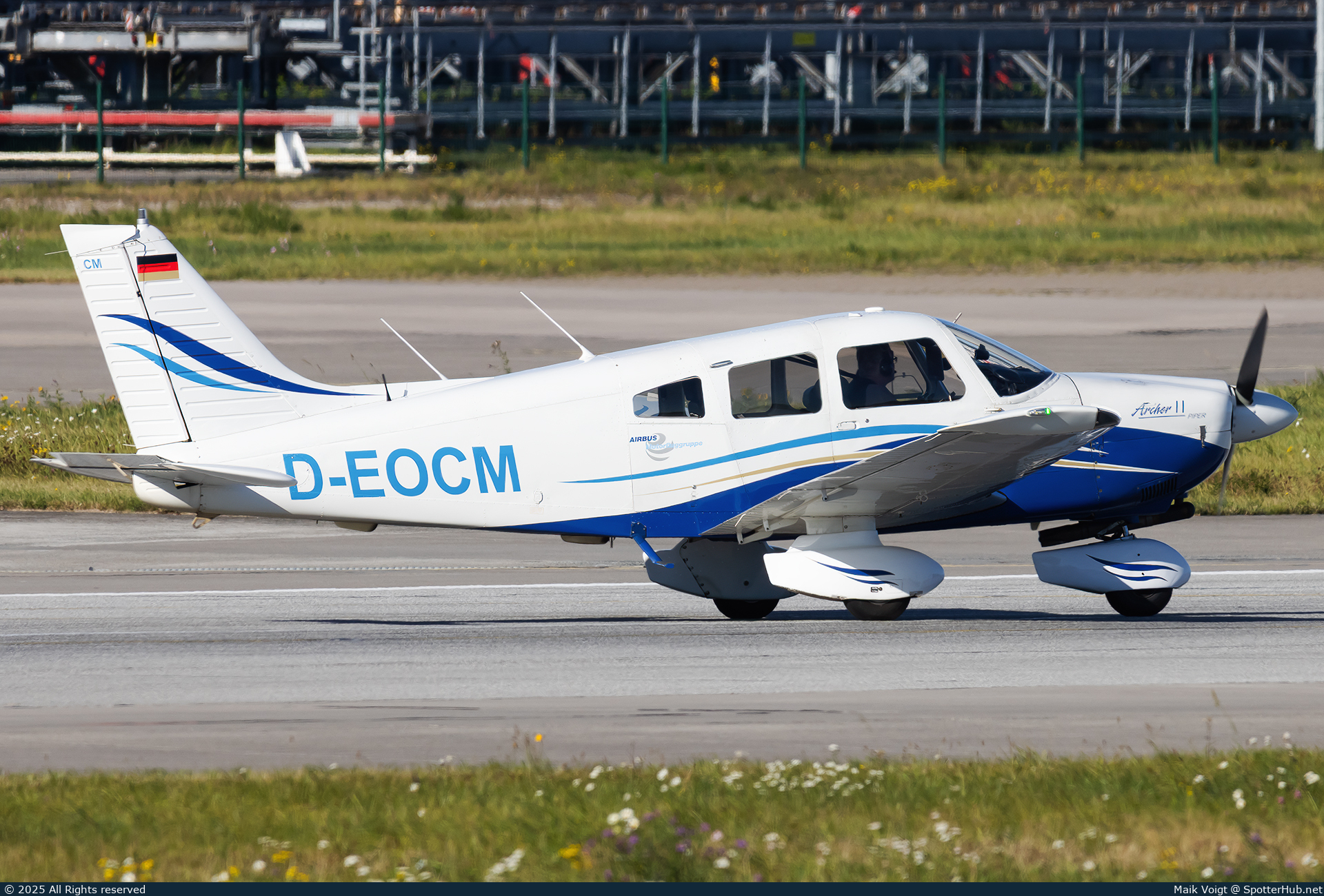 Photo of D-EOCM - Piper PA-28-181 Archer II operated by AIRBUS Motorfluggruppe