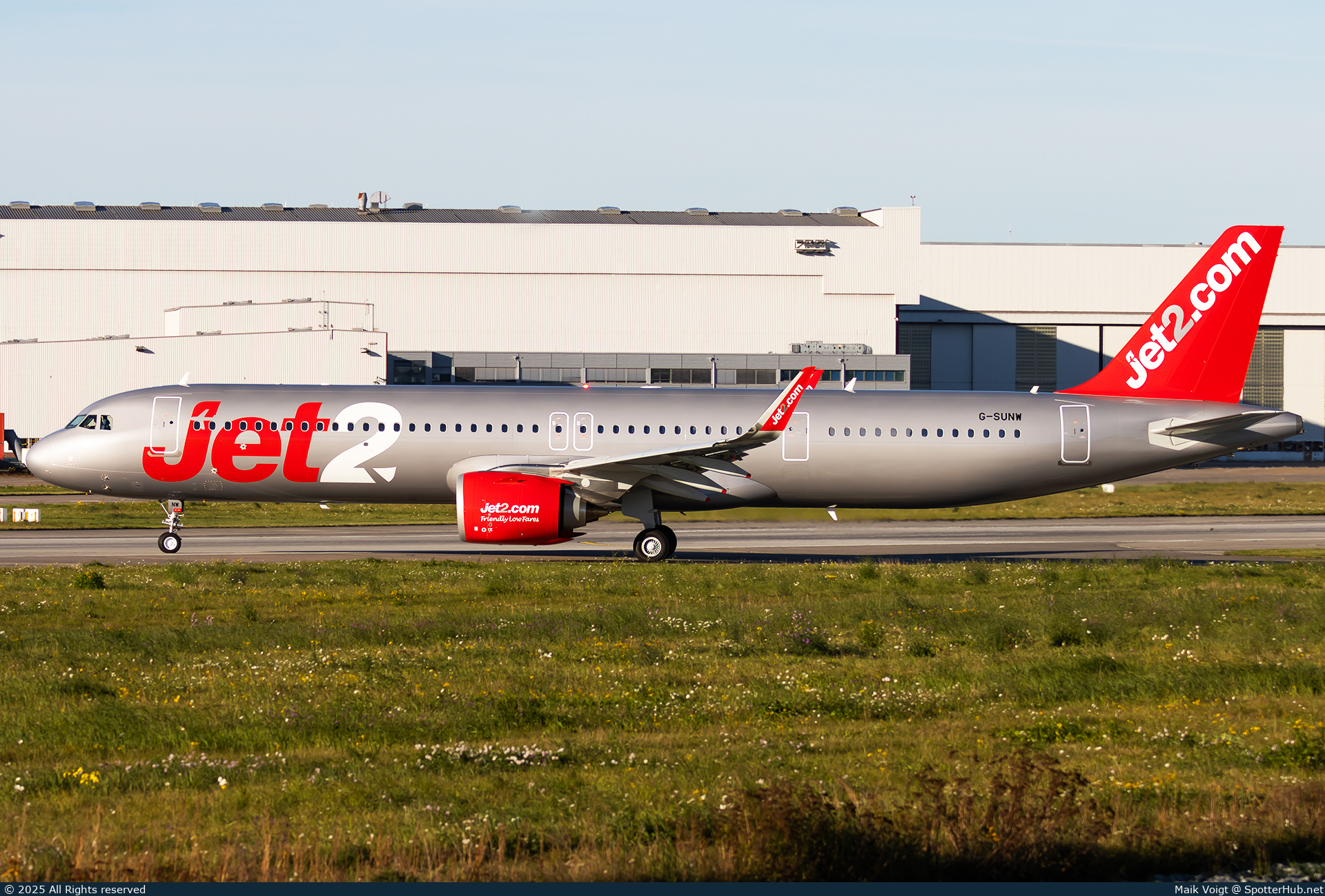 Photo of G-SUNW - Airbus A321-251NX operated by Jet2