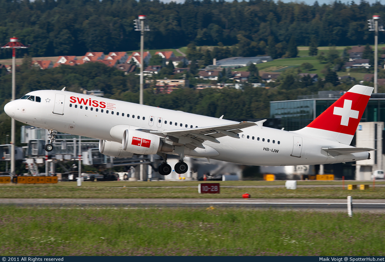 Photo of HB-IJW - Airbus A320-214 operated by Swiss International Air Lines