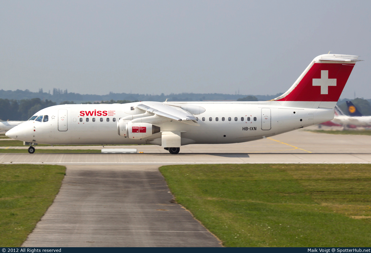 Photo of HB-IXN - British Aerospace Avro RJ100 operated by Swiss International Air Lines