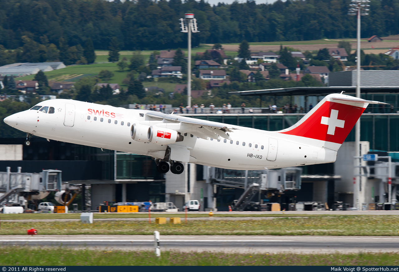 Photo of HB-IXO - British Aerospace Avro RJ100 operated by Swiss International Air Lines
