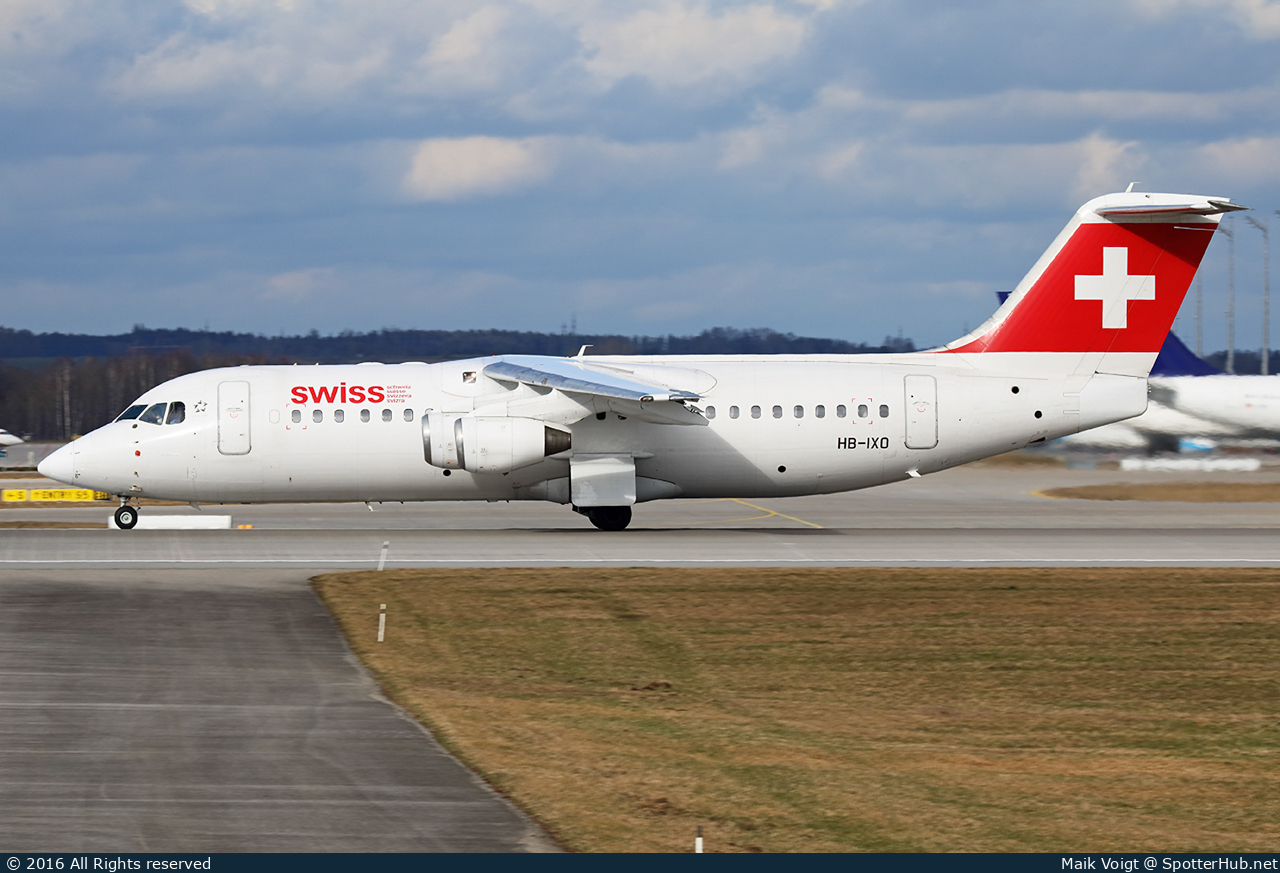 Photo of HB-IXO - British Aerospace Avro RJ100 operated by Swiss International Air Lines