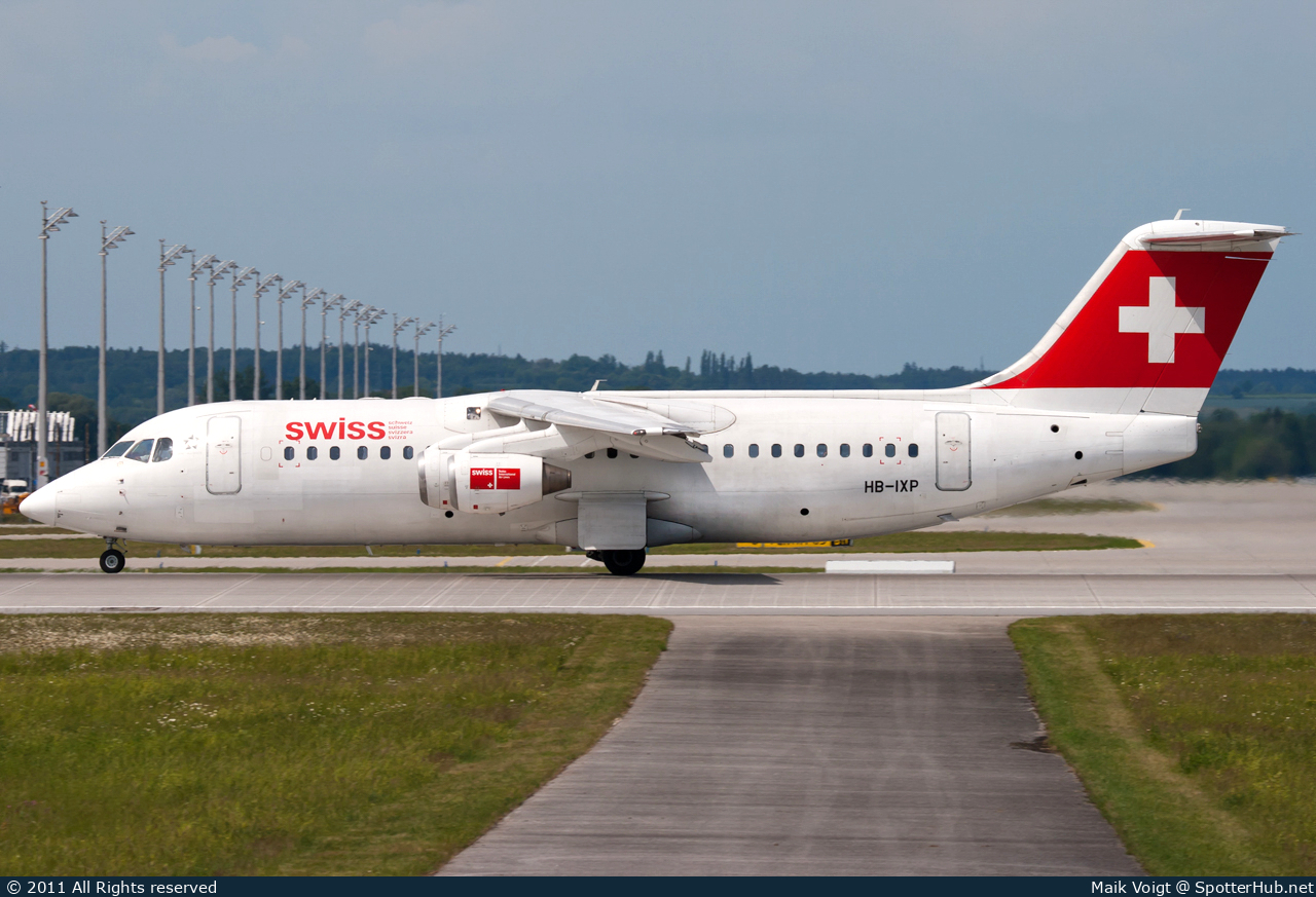 Photo of HB-IXP - British Aerospace Avro RJ100 operated by Swiss International Air Lines