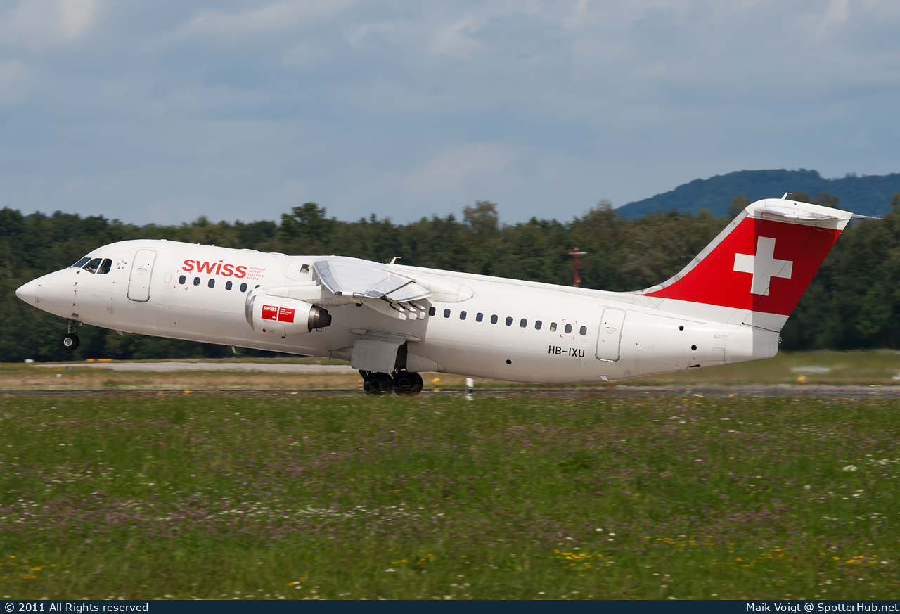 Photo of HB-IXU - British Aerospace Avro RJ100 operated by Swiss International Air Lines