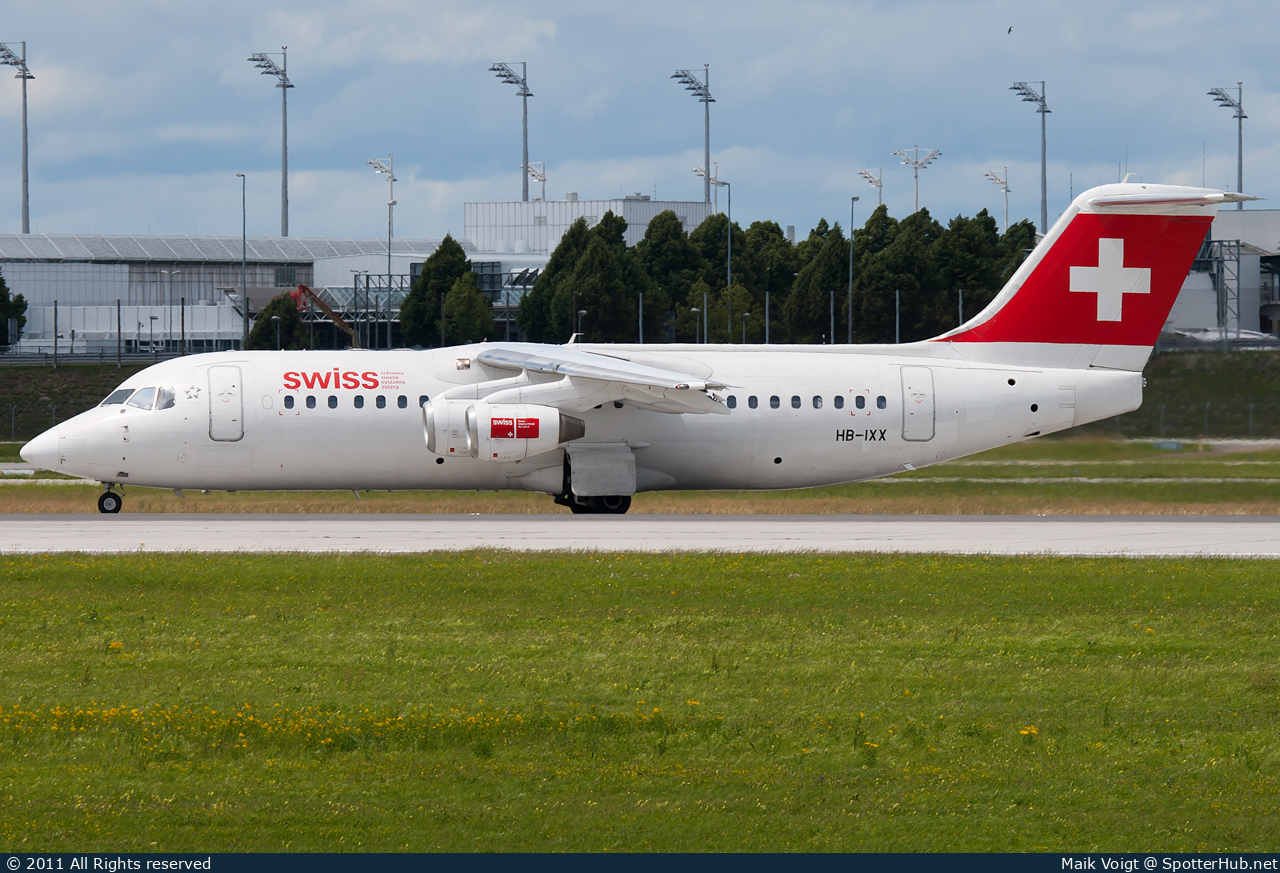 Photo of HB-IXX - British Aerospace Avro RJ100 operated by Swiss International Air Lines