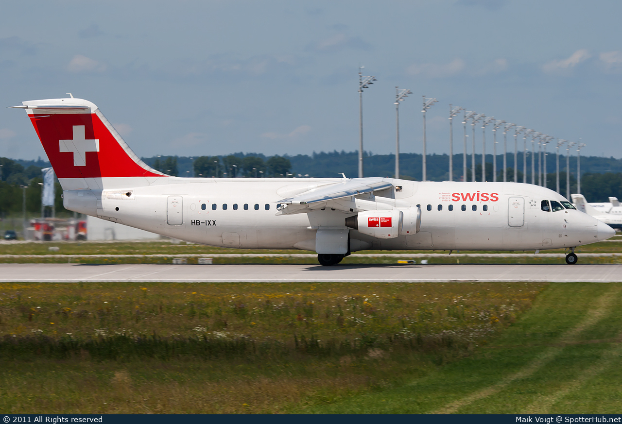 Photo of HB-IXX - British Aerospace Avro RJ100 operated by Swiss International Air Lines